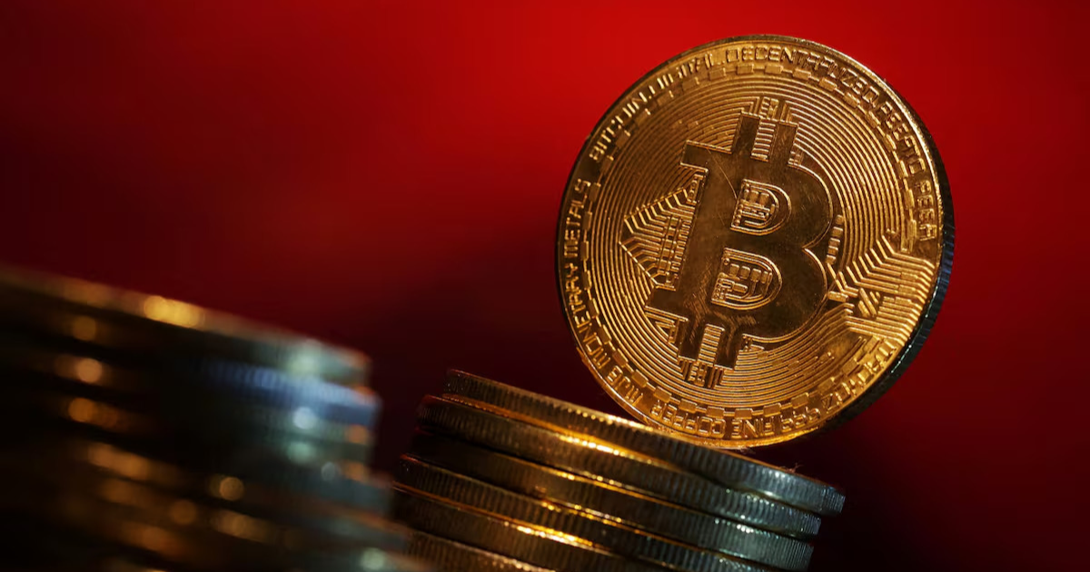 Crypto Market Declines as Bitcoin Falls to $82K Amid Macro Concerns